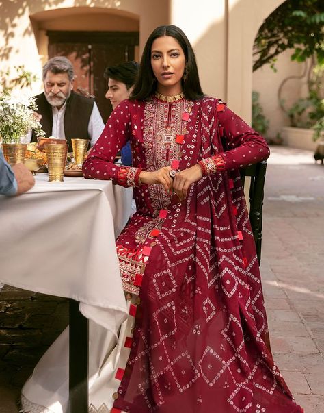 India Dress, Iranian Women Fashion, Printed Dupatta, Iranian Women, India And Pakistan, Fashion Attire, Uk Fashion, Printed Sleeves, Chic Design