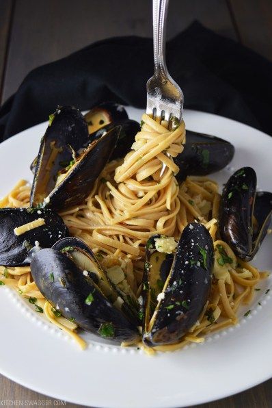 Mussels over Linguine with Garlic Butter Sauce Recipe Wine Pasta Sauce, White Wine Pasta Sauce, Mussels In White Wine, Easy Pasta Sauce, Mussels Recipe, Garlic Butter Sauce, Pan Seared Salmon, Summer Dishes, Seafood Pasta