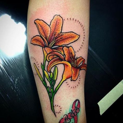 Lilly Tattoo Traditional, Lilly Tattoo, Tiger Lily Tattoos, Lillies Tattoo, Lily Flower Tattoos, Traditional Tattoo Designs, Tattoo Vector, Traditional Roses, Lily Tattoo