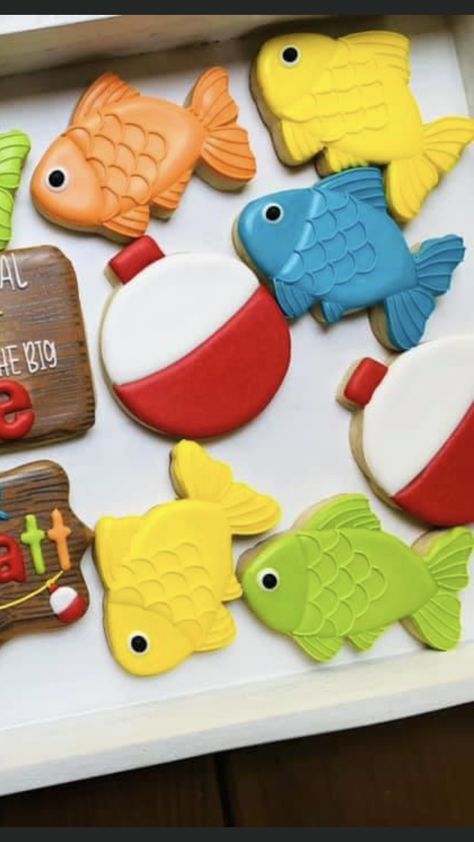 Royal Icing Fish Cookies, Fish Themed Cookies, Fish Cookies Decorated Easy, Fishing Cookies Royal Icing, Fish Sugar Cookies Decorated, Ofishally One Birthday Cookies, Boy Birthday Cookies Decorated, Fishing Cookies Decorated, Fish Cookies Decorated