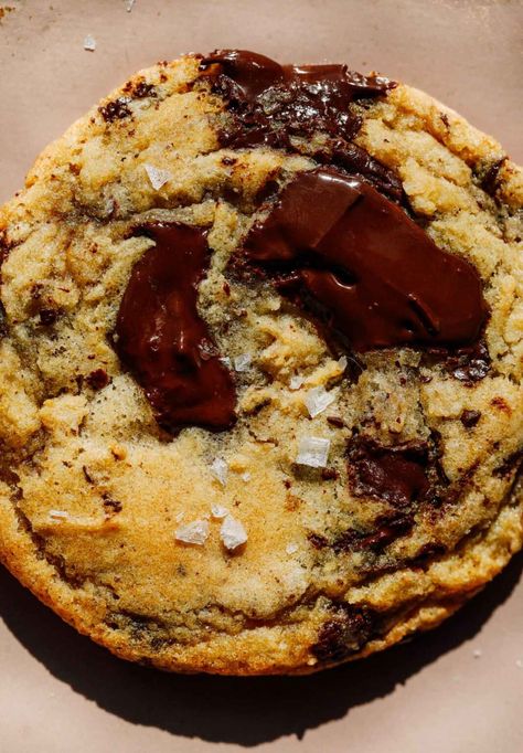 Chewy Gooey Sourdough Chocolate Chip Cookies • Heartbeet Kitchen Sourdough Discard Chocolate Chip Cookies, Discard Chocolate Chip Cookies, Heartbeet Kitchen, Sourdough Chocolate Chip Cookies, Winter Vegetarian Recipes, Sourdough Rye, Recipe Using Sourdough Starter, Discard Recipe, Sourdough Starter Discard Recipe