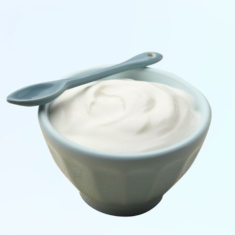 By now we know that protein-packed greek yogurt can be used as a healthy alternative in just about anything, from dips, to dressings, to desserts (hello pumpkin cheesecake!). But, you may not know Greek Yogurt Nutrition Facts, Make Greek Yogurt, Eat Greek, Greek Yogurt Flavors, Healthy College, Greek Yogurt Recipes, Probiotic Foods, Breakfast Food List, Hello Pumpkin