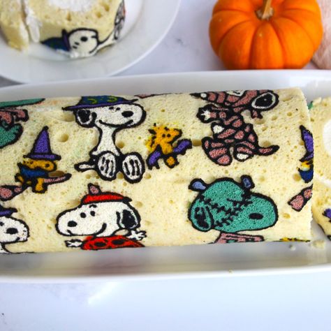 Snoopy Halloween Swiss Roll Delicious Halloween Desserts, Swiss Roll Cakes, Roll Cakes, Dessert To Make, Popular Cookies, Halloween Dessert, Brownie Cupcakes, Snoopy Halloween, Swiss Roll