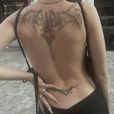 Cyberpunk Back Tattoo, Cyberpunk Tattoos, Master Tattoo, Back Of Shoulder Tattoo, Dragon Tattoo For Women, Small Pretty Tattoos, Spine Tattoos For Women, Cute Little Tattoos, Stylist Tattoos