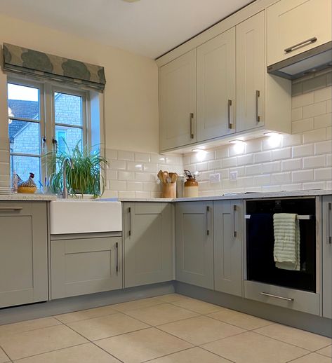 Wickes Tiverton Kitchen, Wicks Kitchens, Wickes Kitchen, Wickes Kitchens, Green Kitchens, Small Kitchen Renovations, Sage Kitchen, Kitchen Facelift, Sage Green Kitchen