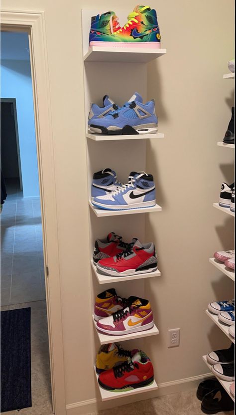 Sneakers On Wall Ideas, Sneaker Room, Room Ideas For Men, Decor Room Ideas, Arm Tattoos For Guys Forearm, Soccer Room, Soccer Decor, Sneaker Closet, Display Room