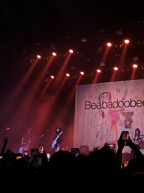 Beabadoobee Concert Aesthetic, Bea Core, Beabadoobee Concert, Peach Riot, Indie Concert, Artist Project, Life Vision Board, Concert Aesthetic, Dream Concert