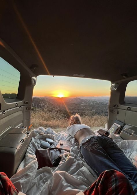 Jeep Wrangler Camping, Truck Bed Date, Campervan Rental, Romantic Date Night Ideas, Campervan Conversion, Movie Date, Rv Road Trip, Road Trip Car, Camping Aesthetic