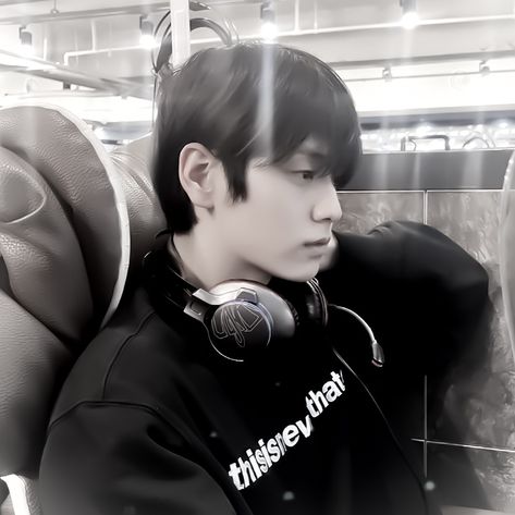 #soobin #txt Black Soobin, Soobin Black And White, Soobin Dark Icon, Txt And Enhypen, Soobin Icons, Kpop Pfp, Hd Anime Wallpapers, Dark Icon, Choi Soobin