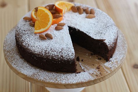 Recipe: Black cardamom-orange flourless chocolate cake | Globalnews.ca Flowerless Chocolate Cake, Cardamom Recipes, Cardamom Recipe, Cardamom Cake, Black Cardamom, Cardamom Pods, Green Cardamom, Flourless Chocolate Cake, Flourless Cake