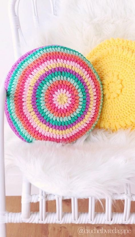 Head Pillow, Crochet Pillow Cover, Pillowcase Pattern, Knit Pillow, Crochet Pillow Pattern, Crochet Pillows, Crochet Circles, Baby Girl Crochet, Round Pillow