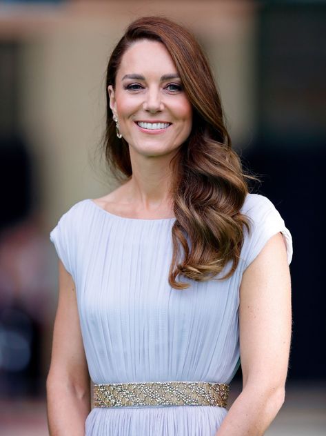 Kate Middleton's diet and workout routine is surprisingly normal - CosmopolitanUK Kate Middleton Workout, Kate Middleton Face, Kate Middleton Diet, Kate And Pippa Middleton, Kate Middleton Skirt, Certificate Of Marriage, Princess Of Wales Style, Herzogin Von Cambridge, Leni Klum