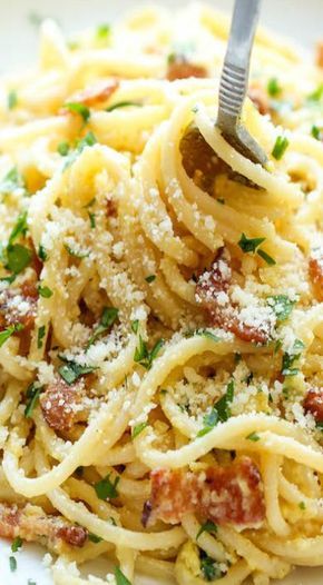 Carbonara Pasta Recipes, Carbonara Recept, Pasta Alla Carbonara, Makanan Italia, Resep Pasta, Carbonara Recipe, Pasta Fatta In Casa, Easy Pasta Dishes, Pasta Carbonara