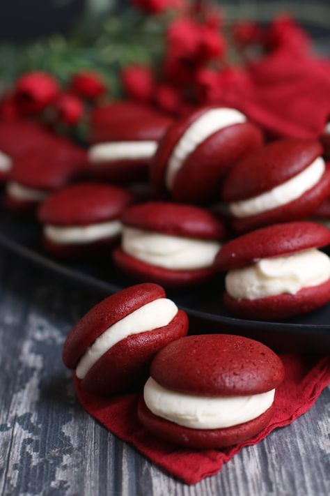 Red Velvet Whoopie PIes - Snowflakes & Coffeecakes Cooking School Red Velvet Whoopie Pie Recipe, Whoopie Pie Filling, Red Velvet Sandwich Cookies, Amazing Cookie Recipes, Red Velvet Whoopie Pies, Vanilla Cream Cheese, Whoopie Pie Recipe, Christmas Baking Cookies, Bite Size Cookies