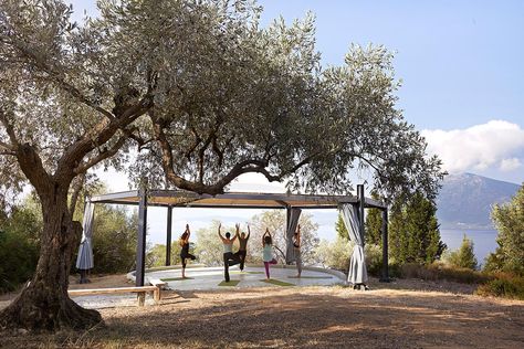 Silver Island Yoga Retreat, Greece | SUITCASE Magazine Outdoor Yoga Space, Yoga Platform, Yoga Shala, Ashtanga Vinyasa Yoga, Health Retreat, Spiritual Retreat, Meditation Retreat, Yoga Space, Yoga Iyengar