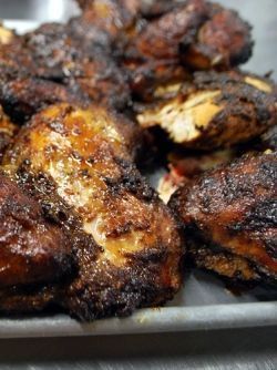 Jamaican Jerk Chicken Recipe, Bbq Board, Louisiana Cuisine, Jerk Chicken Recipe, Chicken Poppers, Cook Meat, Jamaican Jerk Chicken, Carribean Food, Jamaican Cuisine