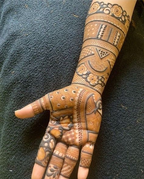 Indian Mehendi, Mehndi Designs Bridal Hands, Mehndi Design Pictures, Full Mehndi Designs, Engagement Mehndi Designs, Latest Bridal Mehndi Designs, Mehndi Designs Front Hand, Dulhan Mehndi, Full Hand Mehndi Designs