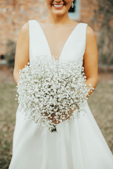 Baby's Breath Bridal Bouquet, Vintage Bridal Makeup, Brides Flowers Bouquet, Vintage Bridal Bouquet, Simple Wedding Bouquets, Summertime Wedding, Wedding In Winter, Winter Park Florida, Wedding Ceremony Traditions