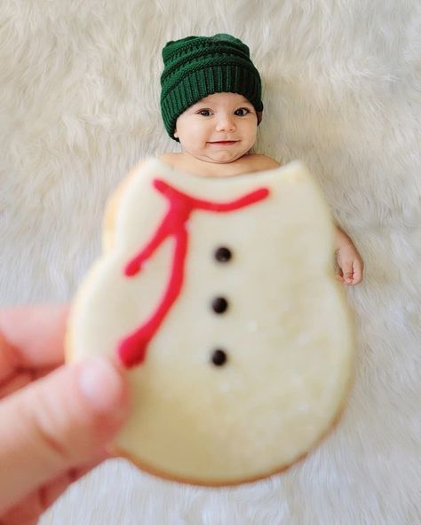 Starbucks Christmas cookie diy baby pictures Starbucks Cookies, Diy Christmas Cookies, Snowman Baby, Christmas Baby Pictures, Snowmen Pictures, Cookie Pictures, Snowman Cookie, Cozy Clothes, Snowman Cookies