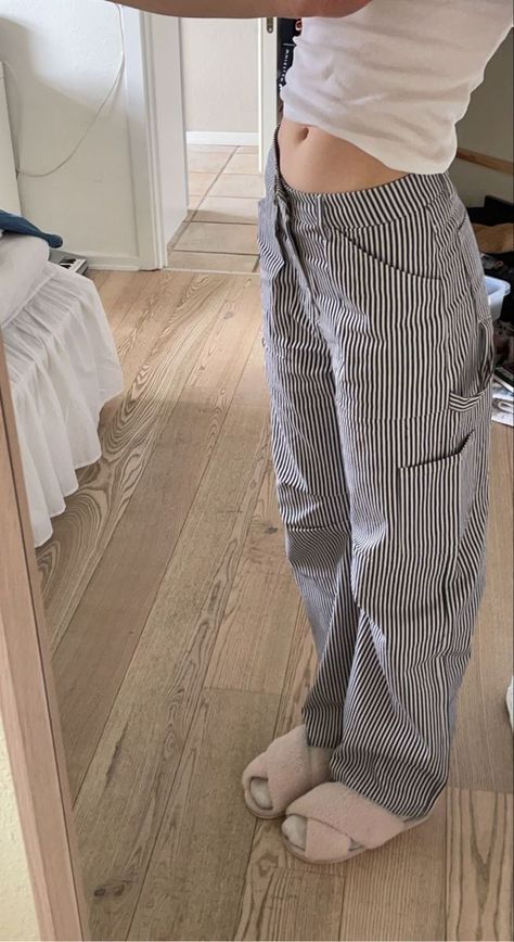 Low Waisted Striped Pants, Blue And White Striped Pants Outfit, Scandi Pants, Blue Striped Pants Outfit, White Striped Pants Outfit, Scandi Style Fashion, Copenhagen Girl, Carhartt Cargos, Stockholm Girl