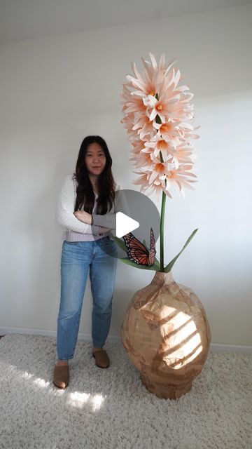 Sara Kim on Instagram: "Giant paper hyacinth 🪻 full tutorial now on my link in bio. I adjusted the regular size template to fit to one letter size paper. They look perfect for Easter and spring 💕" Paper Hyacinth, Giant Paper Flower Tutorial, Flowers Craft, Large Paper Flowers, Paper Weaving, Craft Decor, Giant Paper Flowers, Paper Flower Tutorial, Masquerade Ball