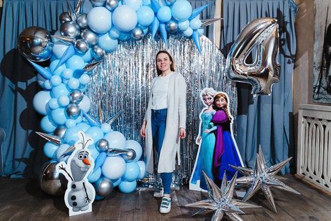 Frozen Birthday Decor, Frozen Photo Booth, Balloon Hoop, Frozen Birthday Decorations, Frozen Birthday Party Decorations, Birthday Decoration Ideas, Frozen Themed Birthday Party, Frozen Theme Party, Frozen Themed