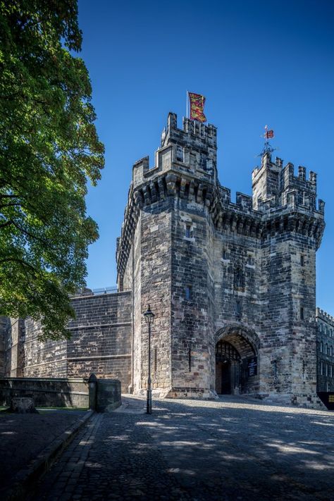 The historic Lancaster Castle in England [OC][5792x8688] : ArchitecturePorn Landscape For Painting, England Castles, Lancaster Castle, Uk Castles, City Reference, Lancaster University, Architecture Photography Buildings, Architecture Jobs, Castle Fort