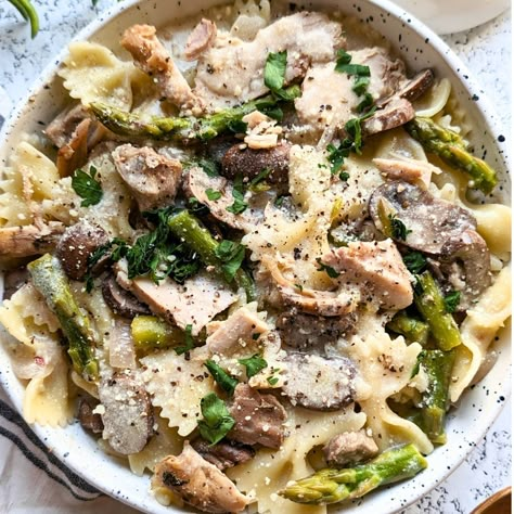 Creamy Jerk Chicken Pasta Recipe (Bahama Breeze Copycat) Jerk Chicken Pasta Recipe Bahama Breeze, Jerk Chicken Pasta Recipe, Creamy Crock Pot Chicken, Jerk Chicken Pasta, Bacon And Mushroom, Asparagus Mushroom, Mushroom Bacon, Tuscan Garlic Chicken, Winter Dinners