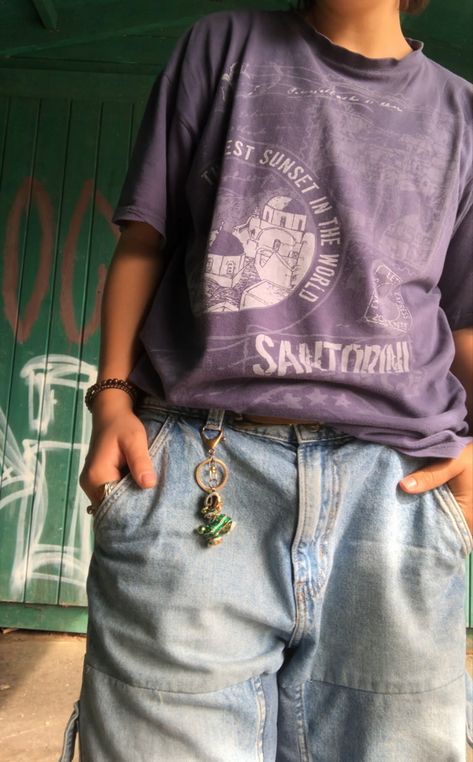 #fashion #aesthetic #ootd #ootdfashion #outfits #whattowear #outfitideas #ideas #summer #summerstyle #nonbinary #skater #baggy #jeans #street #streetstyle #streetwear #streetfashion Nonbinary Aesthetic Fashion, Nonbinary Fashion Summer, Purple Shirt Outfits, Androgynous Outfits, Bright Outfits, Outfits 2000s, Aesthetic Ootd, Baggy Clothes, Stunning Outfits