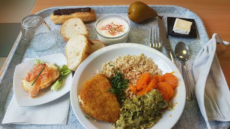 School Lunch From My Country. Where Am I? France French School Lunch, School Lunch Cafeteria, Better Eating Habits, Frozen Lunches, Lunch Photos, Cafeteria Food, Where Am I, School Cafeteria, Pork Cutlets