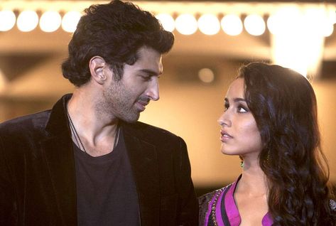 Aashiqui 2, Roy Kapoor, Shraddha Kapoor Cute, Love Couple Images, Bollywood Couples, Romantic Anime Couples, Love Scenes, Love Couple Photo, Movie Wallpapers