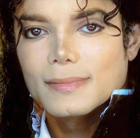 Michael Jackson Eyes, Michael Jackson Cute, Mj Smile, Jeff Healey, Michael Jackson Poster, Omg Girlz, Michael Jackson Images, Michael Jackson Hot, Man In The Mirror