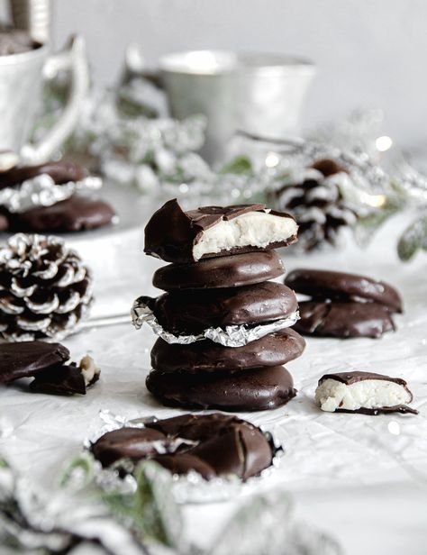 Peppermint Patty Recipe, Vegan Dessert Bars, Peppermint Recipes, Plant Based Desserts, Paleo Cookies, Paleo Sweets, Peppermint Cookies, Oil Free Vegan, Gf Desserts