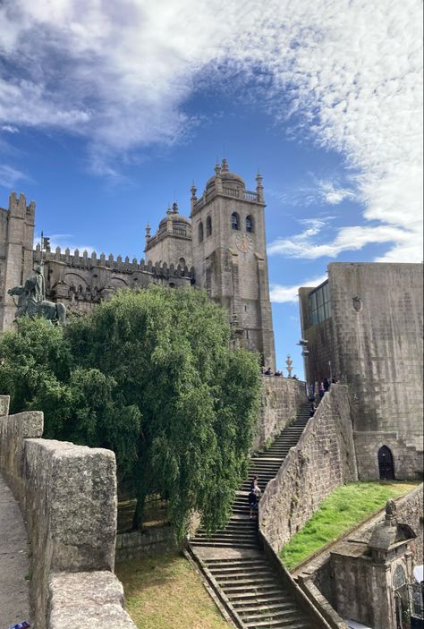 Spring In Portugal, Portuguese Girl Aesthetic, Porto Portugal Aesthetic, Porto Aesthetic, Portugal Girl, European University, Porto Portugal Travel, Portugal Aesthetic, Summer In Europe