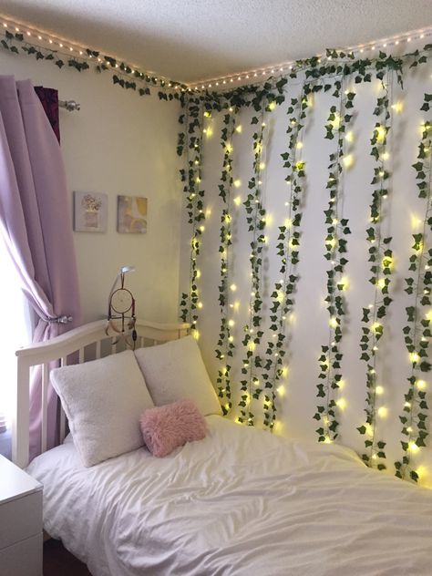 Dark Green And Pink Bedroom Ideas, Led Lights And Vines Bedroom, Pink And Green Aesthetic Bedroom, Simple Pink Aesthetic, Pink And Green Room Aesthetic, Pink And Green Bedroom Aesthetic, Preppy Rooms, Light Pink Rooms, Girls Bedroom Green