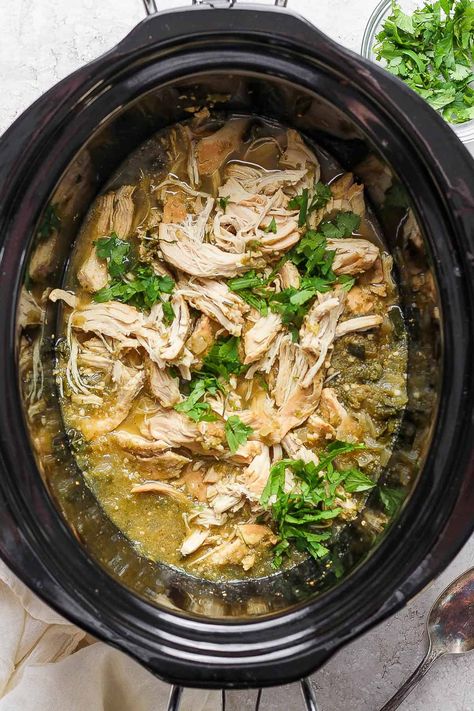 This One-Pot Salsa Verde Chicken Recipe Will Change Your Dinner Game Forever! Crockpot Salsa Verde Chicken, Crockpot Salsa Verde, Salsa Verde Chicken Crockpot, Pork Verde, Salsa Verde Chicken Recipe, Crockpot Salsa, Homemade Salsa Verde, Verde Chicken, Salsa Verde Chicken