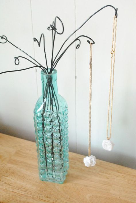 Jewlery Holder, Diy Necklace Display, Jewelry Storage Diy, Jewerly Displays, Diy Jewelry Display, Diy Jewelry Holder, Craft Fair Displays, Gifts For My Girlfriend, Craft Display