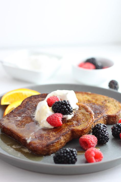 Brown Sugar French Toast - The Real Recipes Vanilla Brioche Bread, Brown Sugar French Toast, Peanut Butter Granola Recipe, Bread French Toast, Classic French Toast, Peanut Butter Granola, Peanut Butter Roll, Honey Oats, Brioche Bread