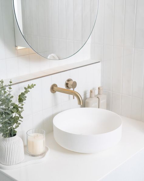 This bathroom is an amazing example of what you can achieve in a small space with no windows !!! The bathroom is 1.6x2.6m2 and has a toilet next door. The room has a bulk head that couldn’t be moved, so our ceiling shower head was the perfect choice. Sticking to an all white colour palette helps make the room feel bigger and having matte tiles helps defuse all the unnatural light. #smallbathroomdesign #smallbathroom Yabby Tapware, Thread Installation, Ceiling Shower Head, Bathroom Ensuite, Matte Tile, Small Bathroom Design, Installation Manual, Brushed Nickel, Small Bathroom