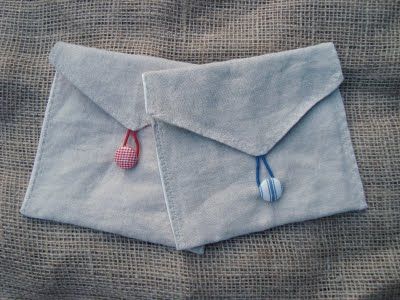 DIY Fabric Envelope Purse w/ Stitched Edges and Covered Button + Loop Flap Closure Diy Fabric Pouches, Button Pouch, Diy Purse Organizer, Envelope Pouch, Fabric Envelope, Nursery Bag, Pouch Diy, Envelope Purse, Pouch Sewing