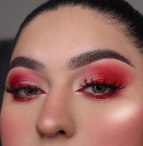 Bright Red Makeup Looks, Fun Red Eyeshadow Looks, Red Dramatic Eye Makeup, Red Halo Eyeshadow, Red Eyeshadow Looks For Prom, Red Makeup Blue Eyes, Red And White Christmas Makeup, Red Eye Makeup Hooded Eyes, Red Eye Makeup Prom