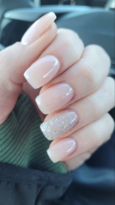 Pink Glitter Acrylic Nails, Simple Prom Nails, One Glitter Nails, Pelo Color Borgoña, Nude Nails With Glitter, Glitter Acrylic Nails, Light Pink Acrylic Nails, Dance Nails, Orange Prints