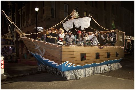 Pirates Of The Caribbean Parade Float, Pirate Ship Parade Float Ideas, Pirate Parade Float Ideas, Diy Pirate Ship Parade Float, Pirate Ship Float Parade, Pirate Parade Float, Pirate Floats For Parade, Mardi Gras Pictures, Mardi Gras Images