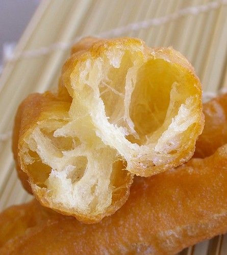 Chicken Siracha, Chinese Crullers, You Tiao Recipe, Chinese Donut, Chinese Cake, Dim Sum Recipes, Asian Cake, Chinese Snacks, Authentic Chinese Recipes