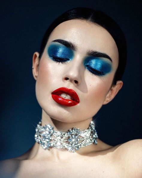 Metallic Makeup, Metallic Eyes, Iconic Duo, Blue Lipstick, Red Lip Makeup, Red Makeup, Edgy Makeup, Bold Makeup, Creative Eye Makeup