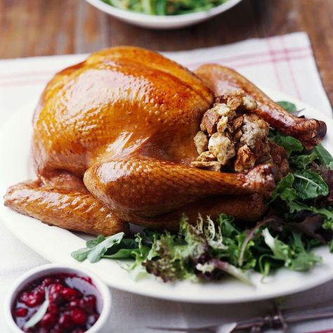 Classic Roast Turkey with Stuffing Turkey With Stuffing, White Bean Turkey Chili, Perfect Roast Turkey, Bread Stuffing, Stuffed Turkey, Roast Turkey Recipes, How To Roast, Roast Turkey, Cooking Tutorials