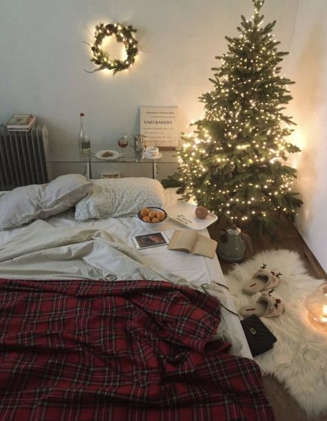 Christmas Decor Aesthetic Apartment, Teen Christmas Gifts, Holiday Room, Christmas Dreaming, Christmas Apartment, Real Christmas, Grey Christmas, Happy Merry Christmas, Classy Christmas