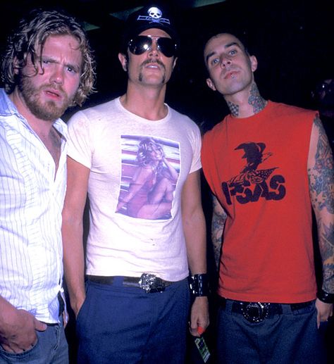 Travis Barker with Johnny Knoxville and Ryan Dunn Knoxville Johnny, Frank Beard, Johnny Knoxville, Bam Margera, Steve O, Mtv Awards, Hot Dads, Travis Barker, Blink 182