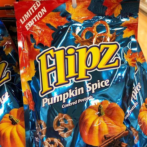 Flipz Just Released Pumpkin Spice-Covered Pretzels to Snack All Fall Flipz Pretzels, White Fudge, Pumpkin Spice Bread, Spice Bread, Pumpkin Spice Cookies, Starbucks Pumpkin, Pepperidge Farm, Breakfast Toast, Flavored Syrup