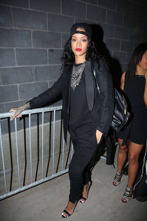 25 Celebrities All Black outfits Styles for Fall to Copy Rhianna Style, Look Hip Hop, Rihanna Makeup, Looks Rihanna, Rihanna Outfits, Rihanna Looks, Simply Fashion, Rihanna Style, Trendy Outfits Winter